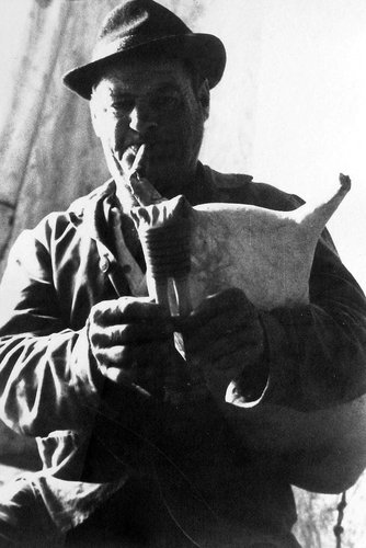 Galižanske pive: Tesser - svirač piva.